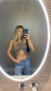 Charley Manley taking a selfie