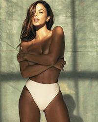 Daniela Arango looking hot
