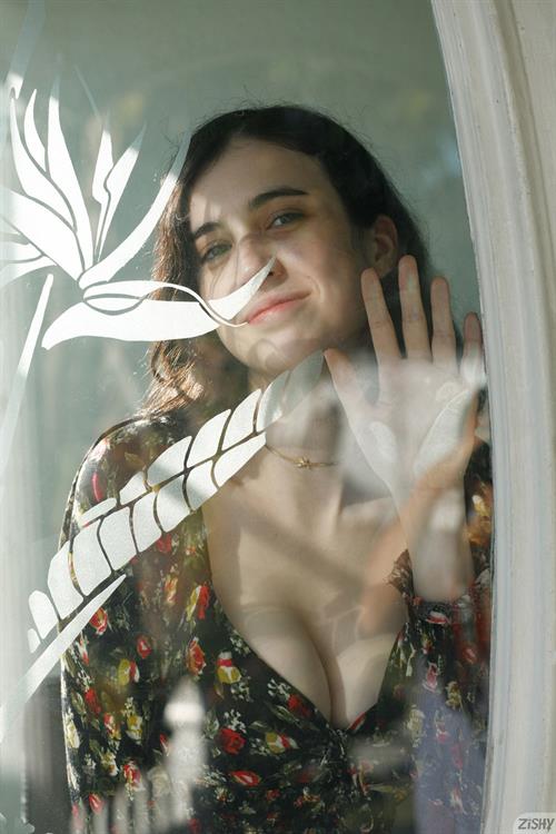 Giulia Wylde Pictures Giulia Wylde Hourglass Body