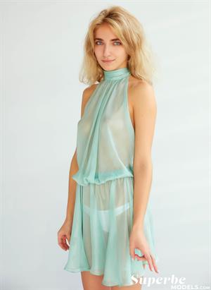 Bella Luz Topless Pictures My First Time with Bella Luz - See Her Videos, Galleries and Selfie Videos at SuperBeModels