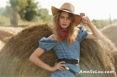 Wild West with Amelie Lou - See Her Videos, Galleries and Selfie Videos at SuperBeModels