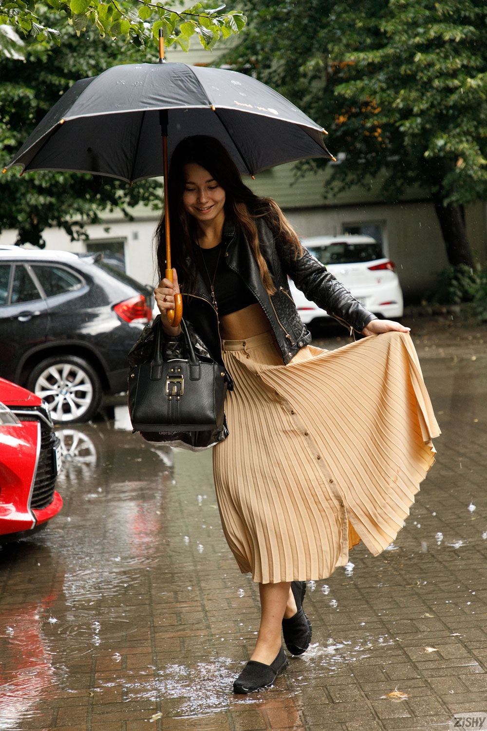 Miki Pedangen Divine Brunette