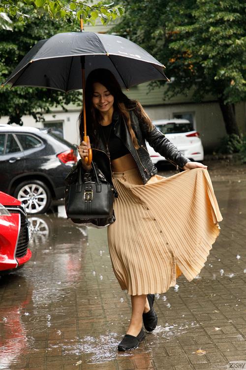 Miki Pedangen Divine Brunette