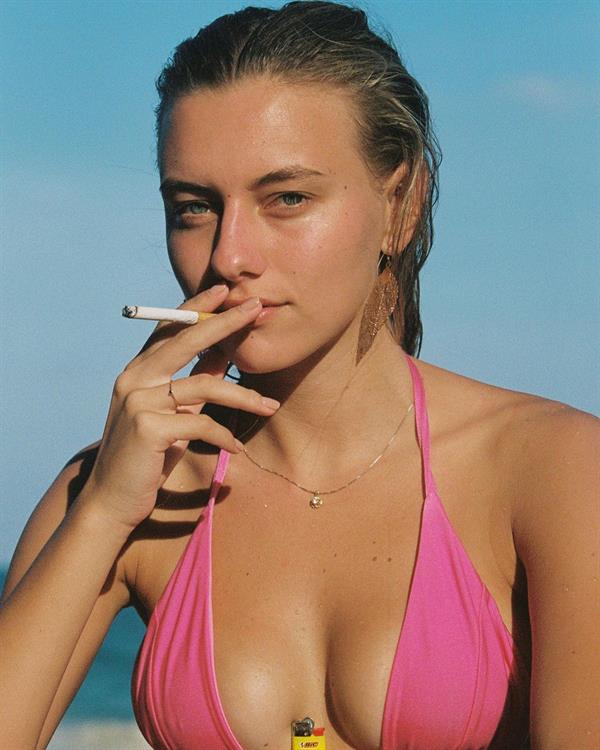 Ella Kernkamp having a smoke