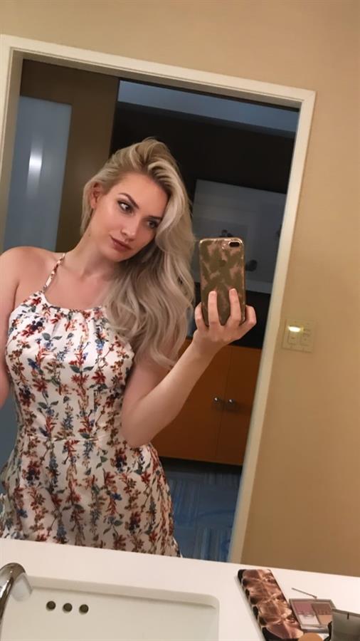 Paige Spiranac taking a selfie