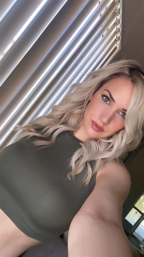 Paige Spiranac taking a selfie