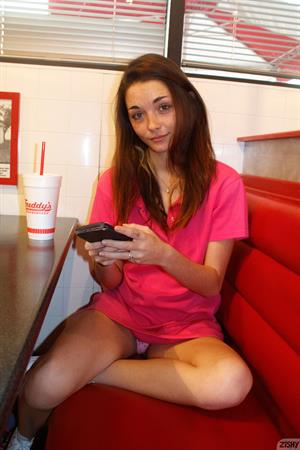 Hannah Tarley Pictures Hannah Tarley Teasing in a Diner
