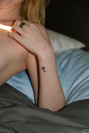 Cindy White Nude Pictures Cindy White & Daphne Dare Fun in Bed