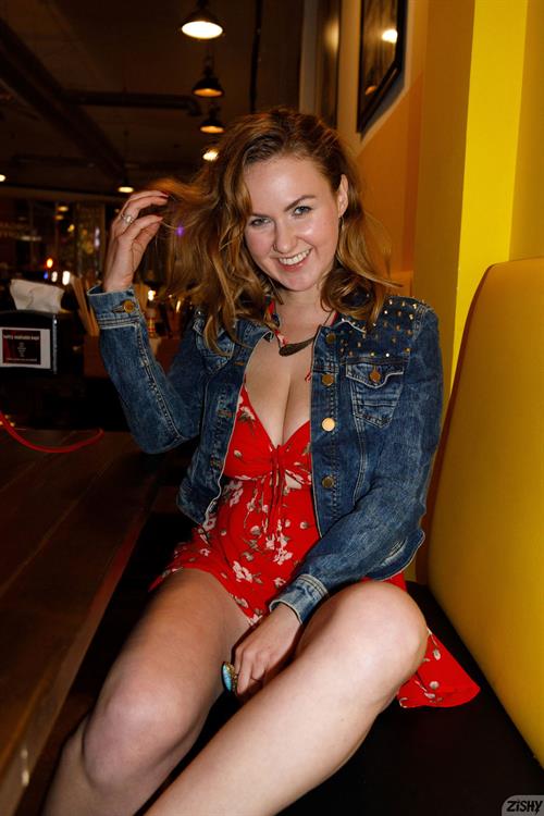 Grace Onfire Busty Redhead