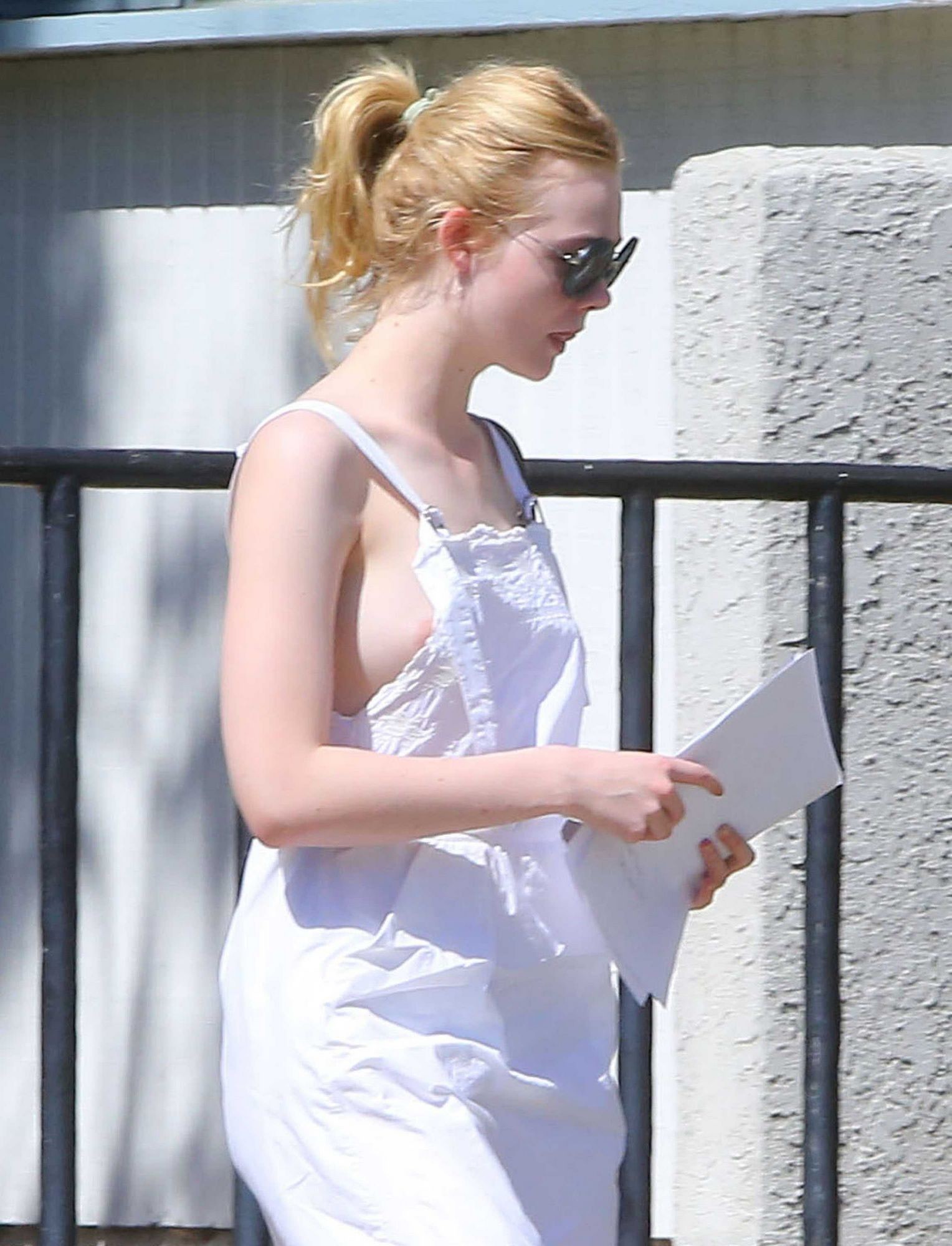 1528px x 2000px - Elle Fanning Nude Pictures. Rating = 7.07/10