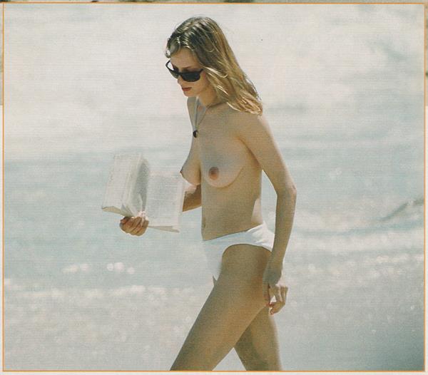 Uma Thurman - breasts