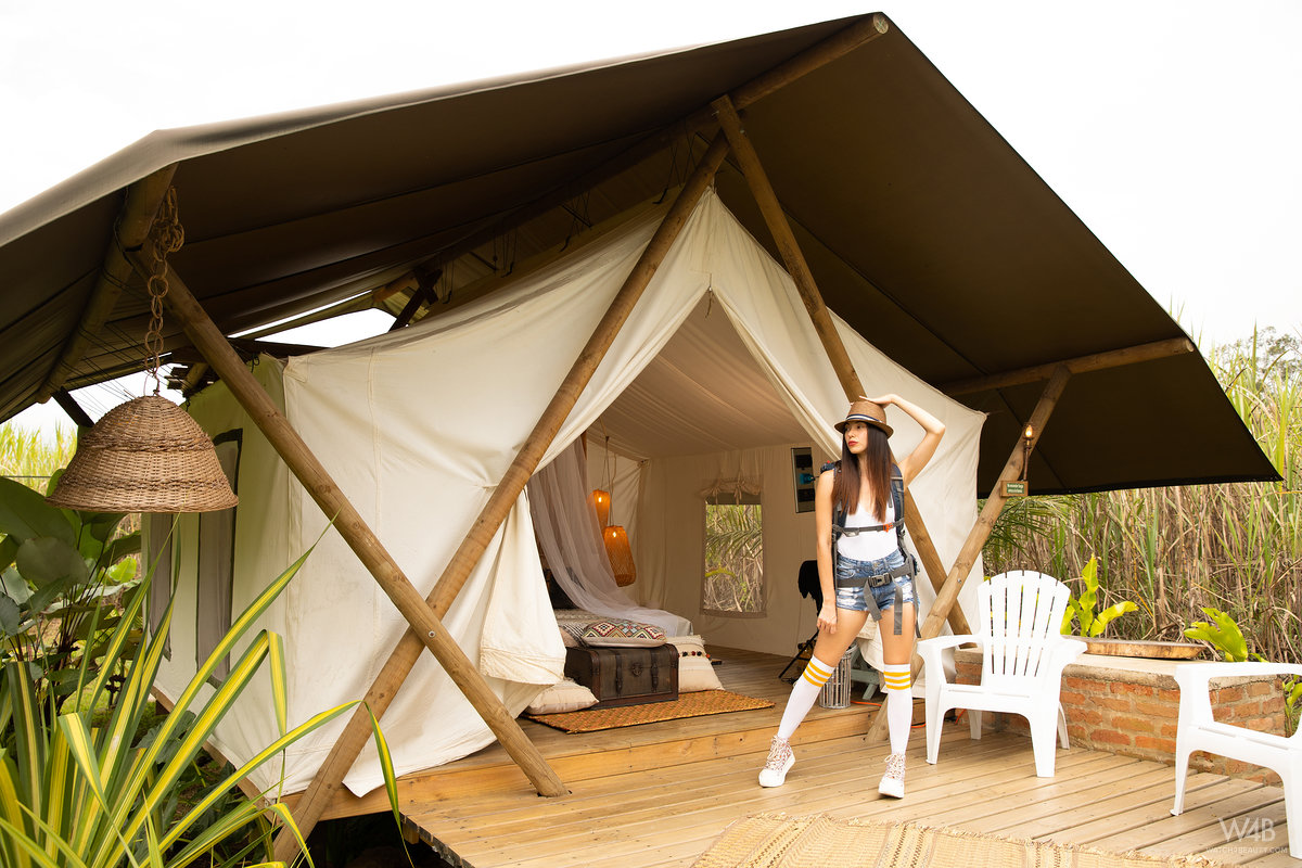 Tourist - Free preview - WATCH4BEAUTY | Nude Art Magazine