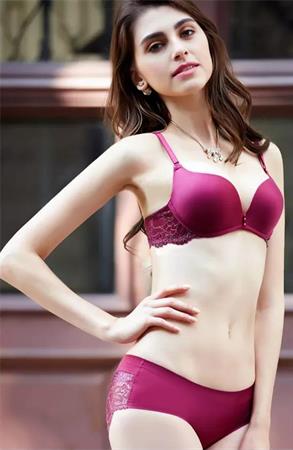 Unnamed model of underwear of Paerlan.