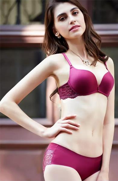 Unnamed model of underwear of Paerlan.