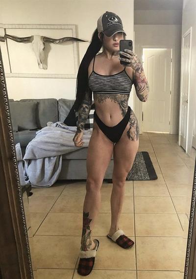 Marisa Laren in lingerie taking a selfie