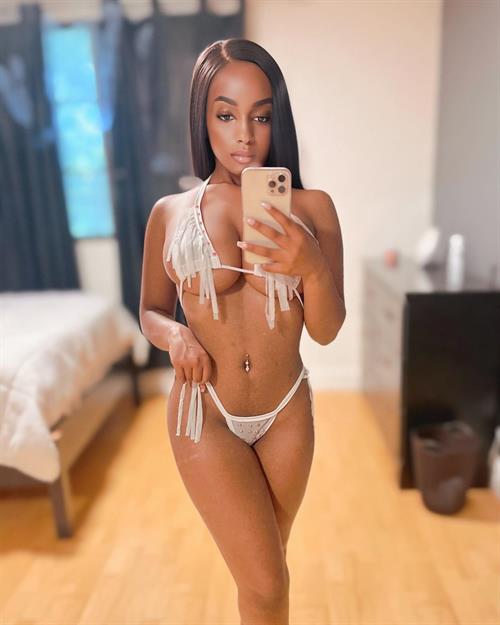 Lily Starfire taking a selfie