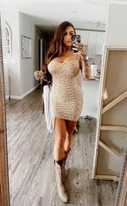 Marisa Laren taking a selfie