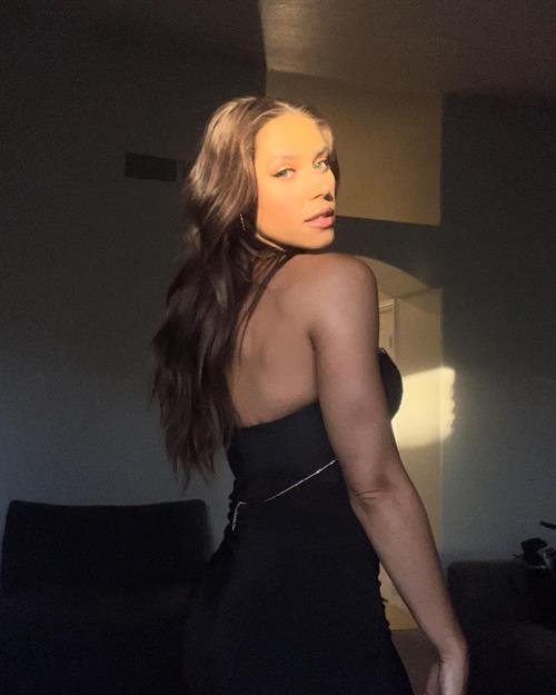 Kelsey Wells Pictures Kelsey Wells