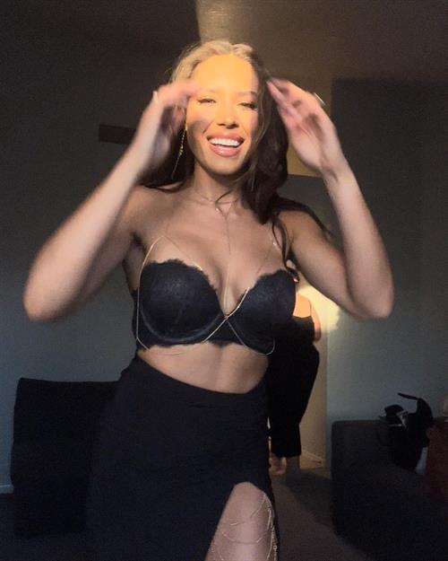 Kelsey Wells Pictures Kelsey Wells