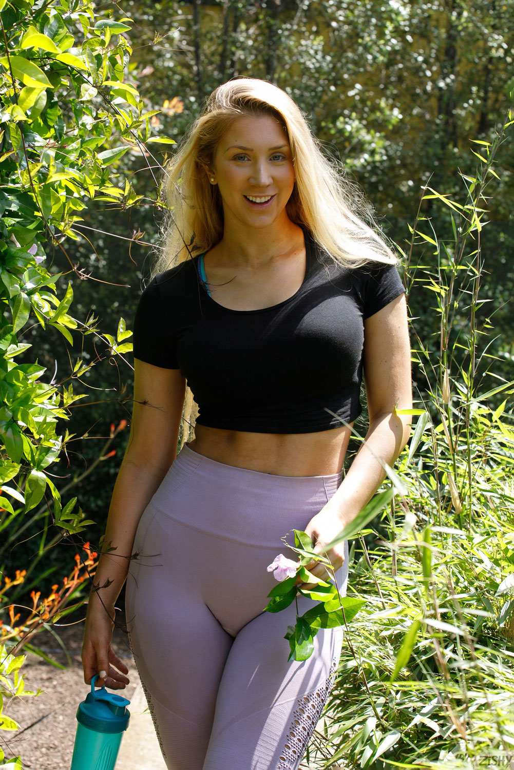 Lina Telemann Shows off her Hard Body