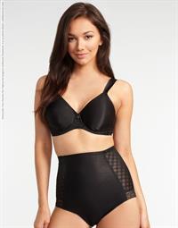 Dominika van Santen in lingerie