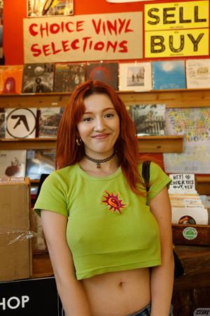 Busty Keely Rose in Jeans