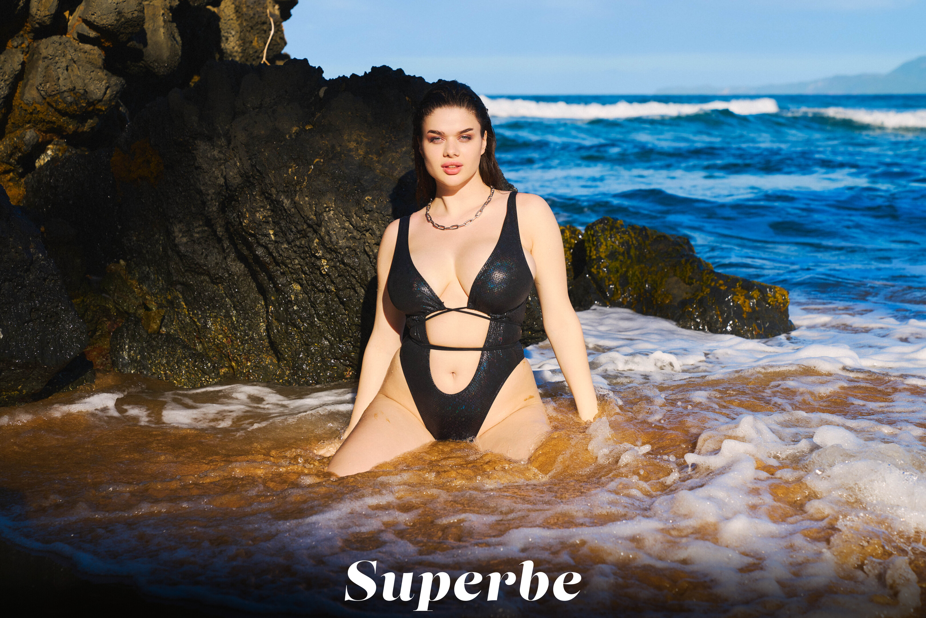 Lola Johnson Bikini Pictures Lola Johnson castaway