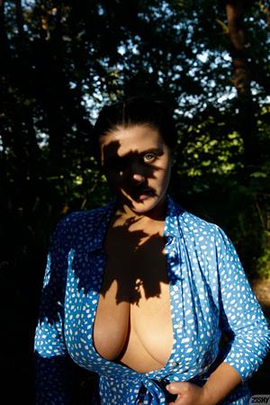 Busty Vyeta Mustafina Shows Nice Naturals