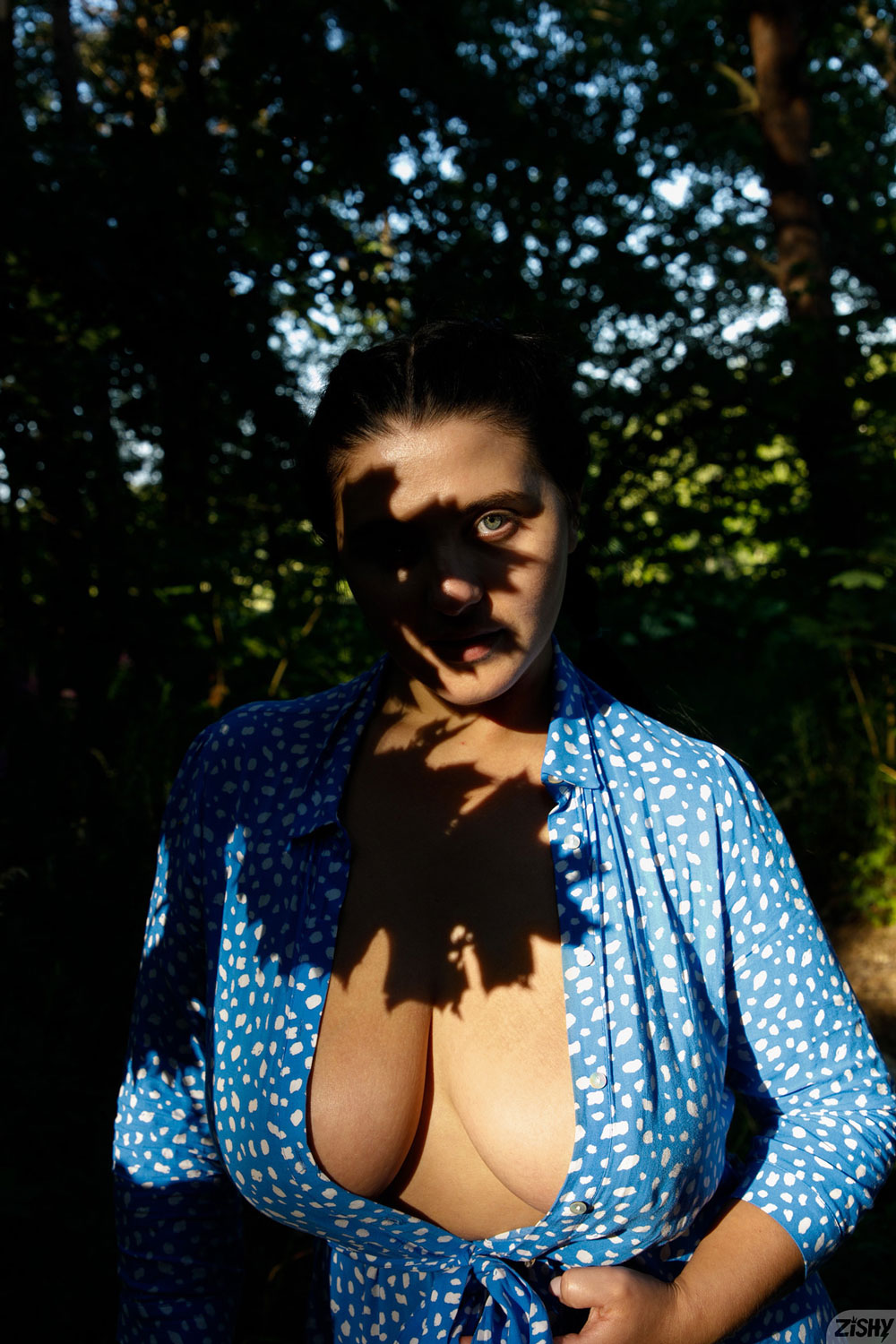 Busty Vyeta Mustafina Shows Nice Naturals