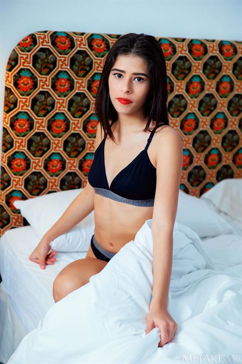 Mell Banca Dark Brunette in Heat