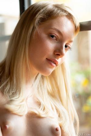 Bella Spark in White