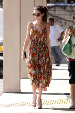 Selena Gomez heads to a Beauty Salon in LA 2/28/13 