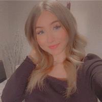 Amber taking a selfie