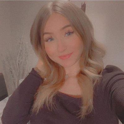 Amber taking a selfie