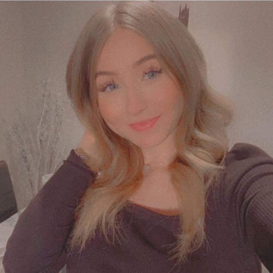 Amber taking a selfie