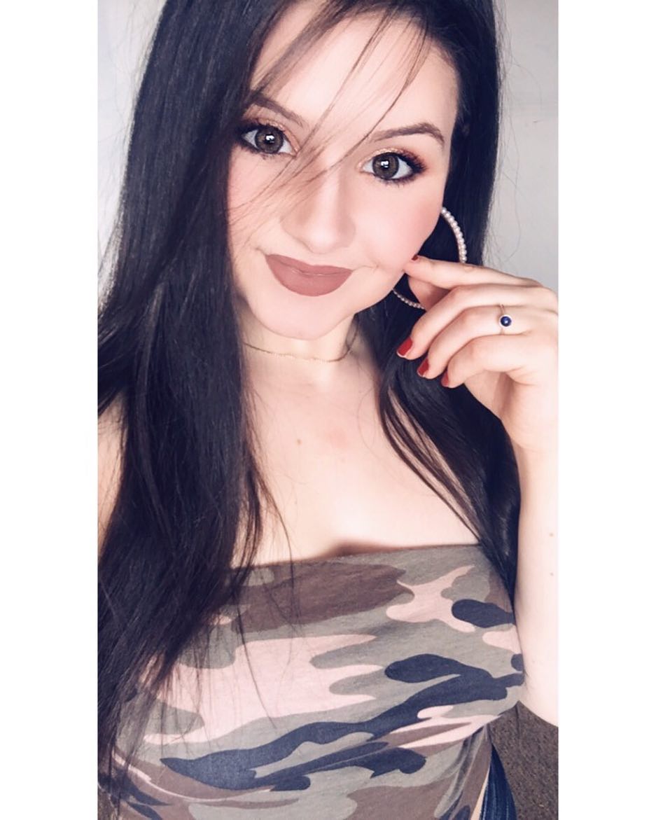 Hannah taking a selfie