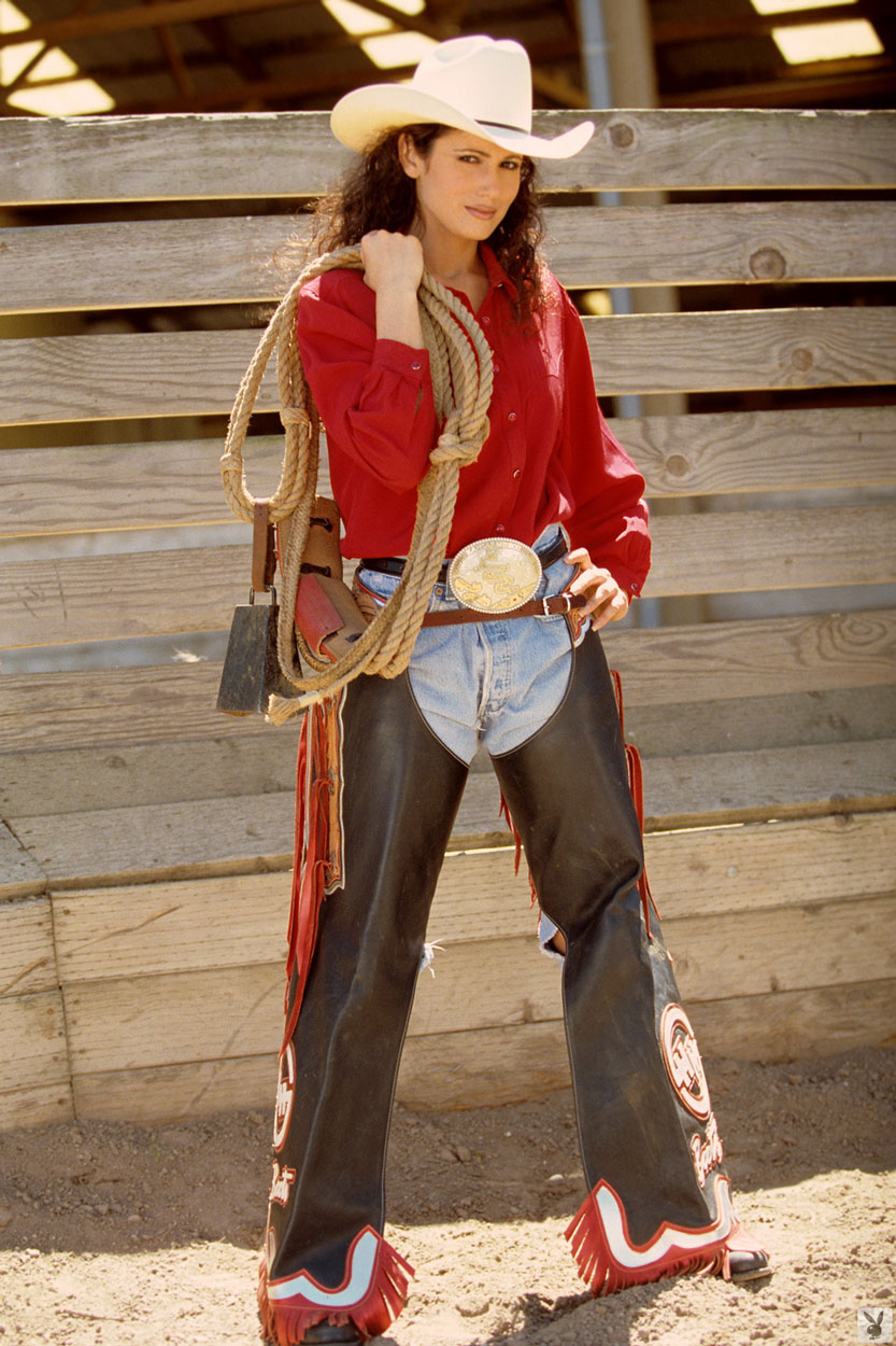 Busty Nude Denise Luna