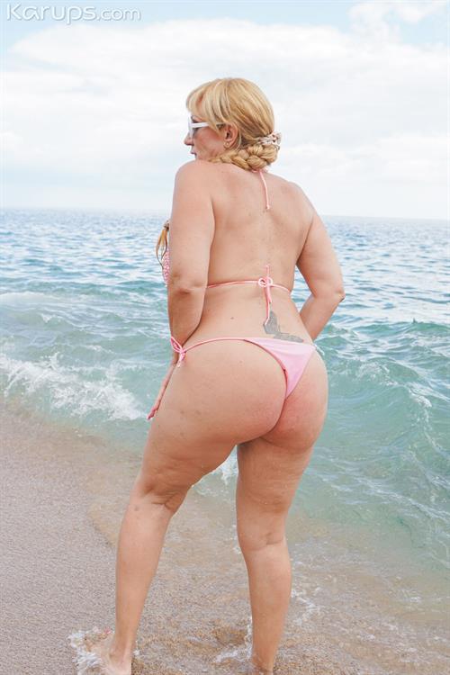 Victoria Vance nude for Karups