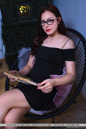 Olivia Honey Nude Pictures Moonbeam