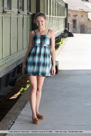 Faina Bona Nude Pictures Peep Show