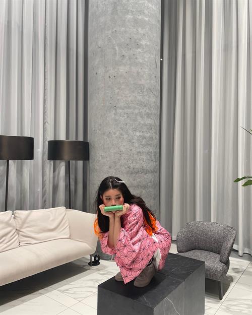 Hannah Kim taking a selfie