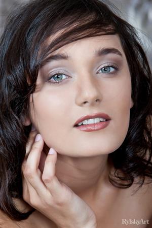 Chandra Nude Pictures Encores