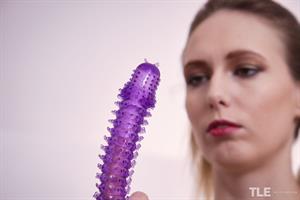 Gina Snow Nude Pictures DIY Dildo 1