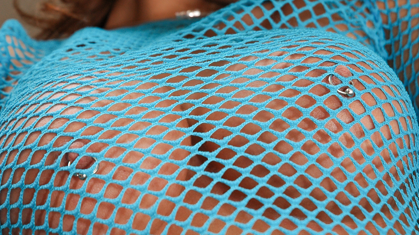 Teen Flashes Big Boobs