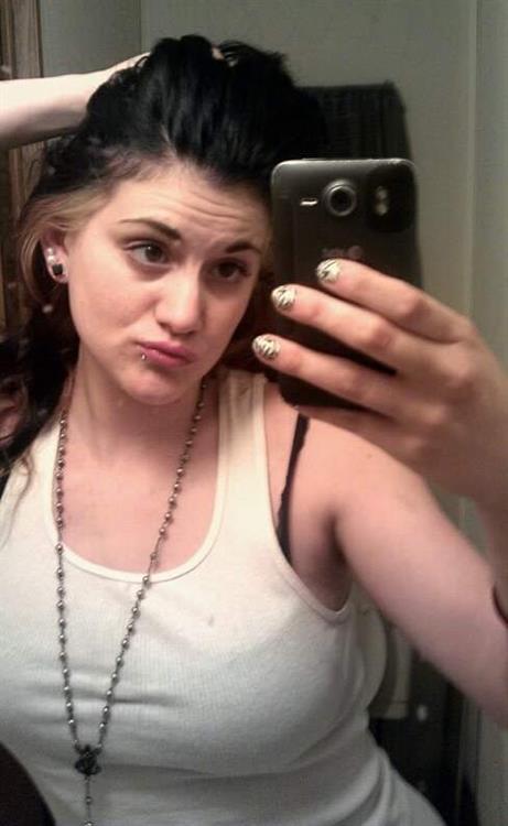 Luna Phoenix taking a selfie