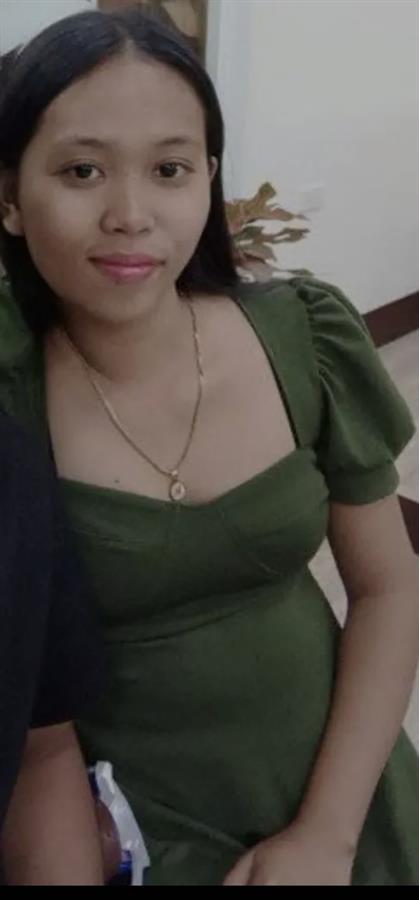 Or you prefer her? My sweet Reni. The smallest mouth, with the biggest lips. She's a speed sucker...five minutes and her mouth is full with your c**...Crystal is good...Iam great...but she is pure perfection...the real Davao Blowjob Queen... 