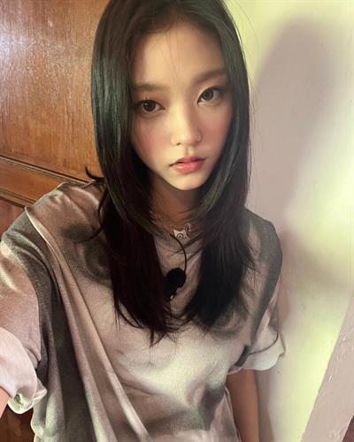 Kang Hae-rin in lingerie