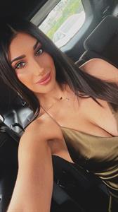 Jasmine Bagheri taking a selfie