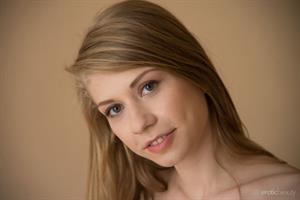 Eva Gold Nude Pictures Hot With Red Jun.07/20.