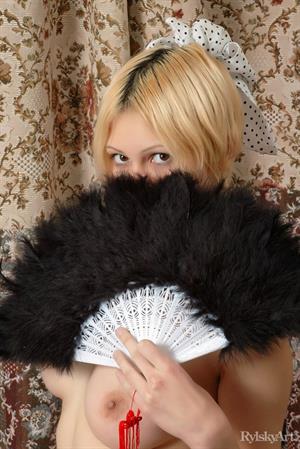 Hadya Nude Pictures Retro